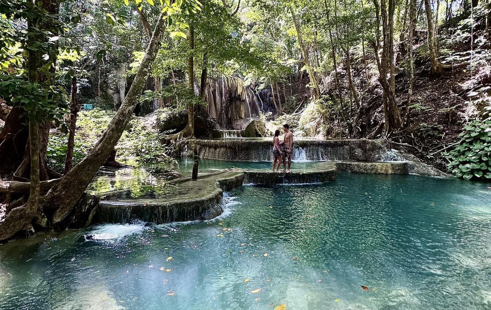 La cascade de Mata Jitu dans la forêt de l'île de Moyo, au nord de Sumbawa