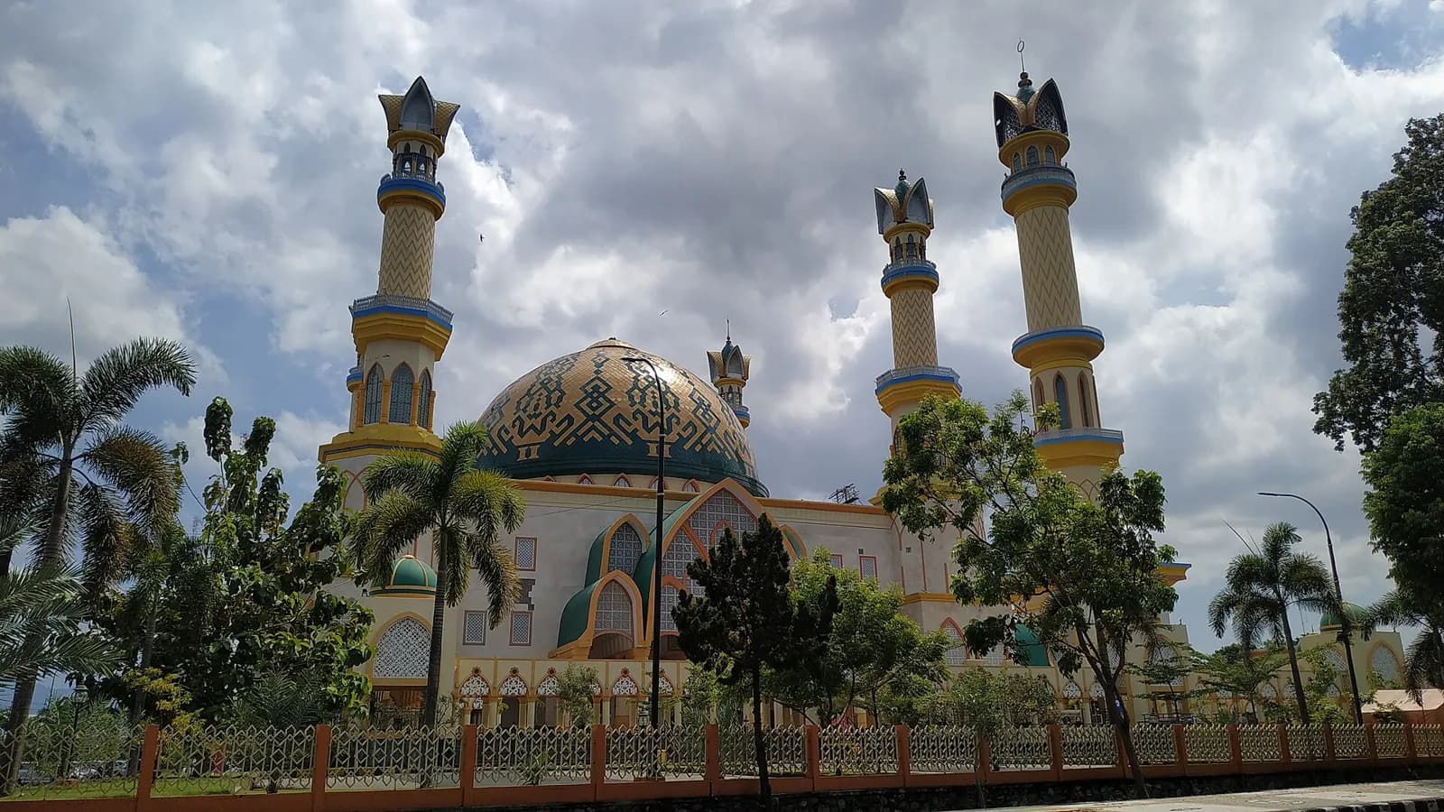 La mosquée Islamic Center à Mataram, sur l'île de Lombok